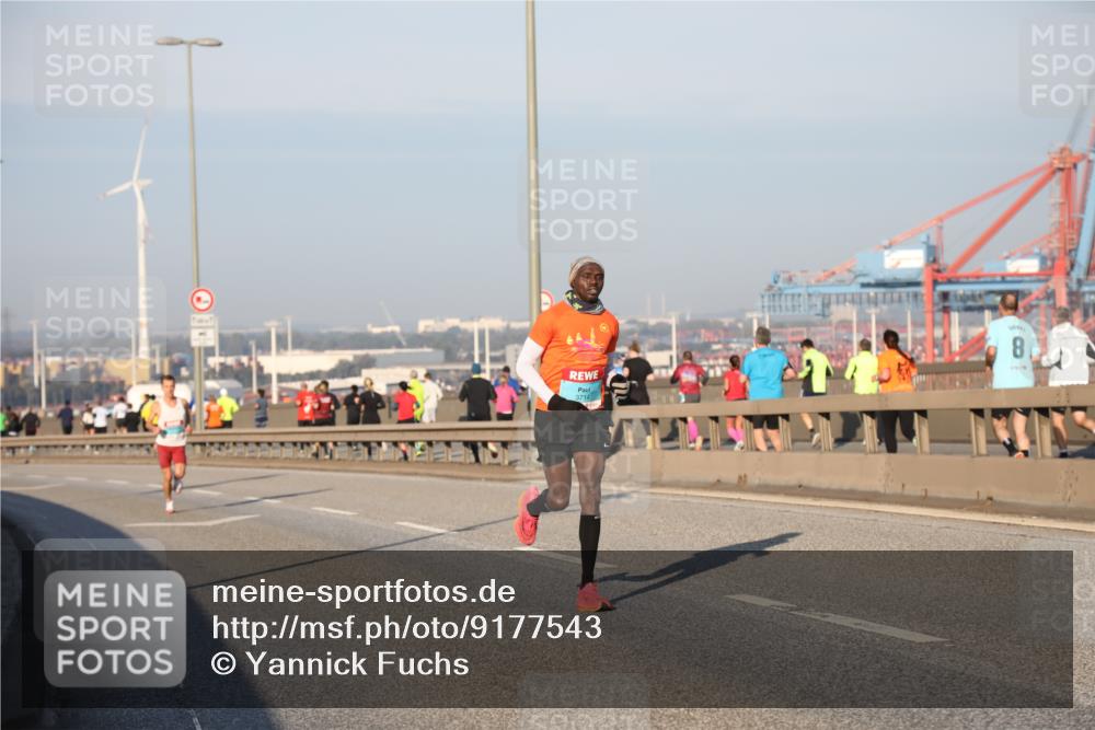 03.10.2025 - Köhlbrandbrückenlauf Yannick Fuchs http://msf.ph/oto/9177543 03.10.2025 08:28:59 Position 1 3714, 8 meine-sportfotos.de