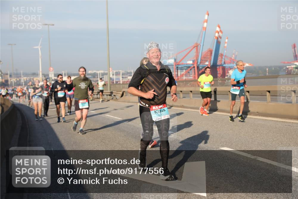 03.10.2025 - Köhlbrandbrückenlauf Yannick Fuchs http://msf.ph/oto/9177556 03.10.2025 08:48:44 Position 2 3017 meine-sportfotos.de