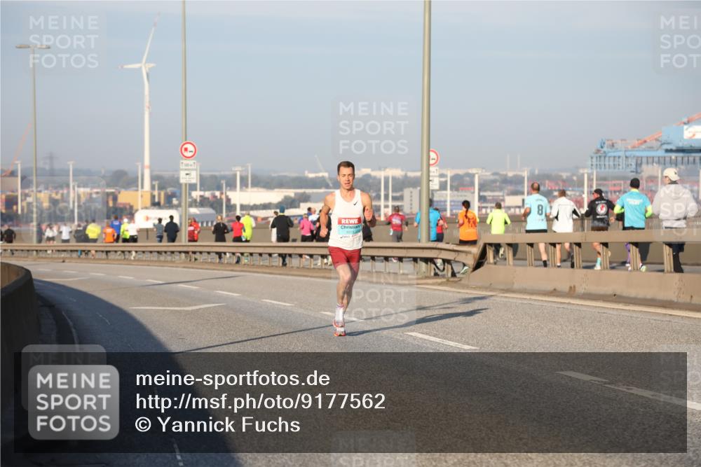 03.10.2025 - Köhlbrandbrückenlauf Yannick Fuchs http://msf.ph/oto/9177562 03.10.2025 08:29:03 Position 1  meine-sportfotos.de