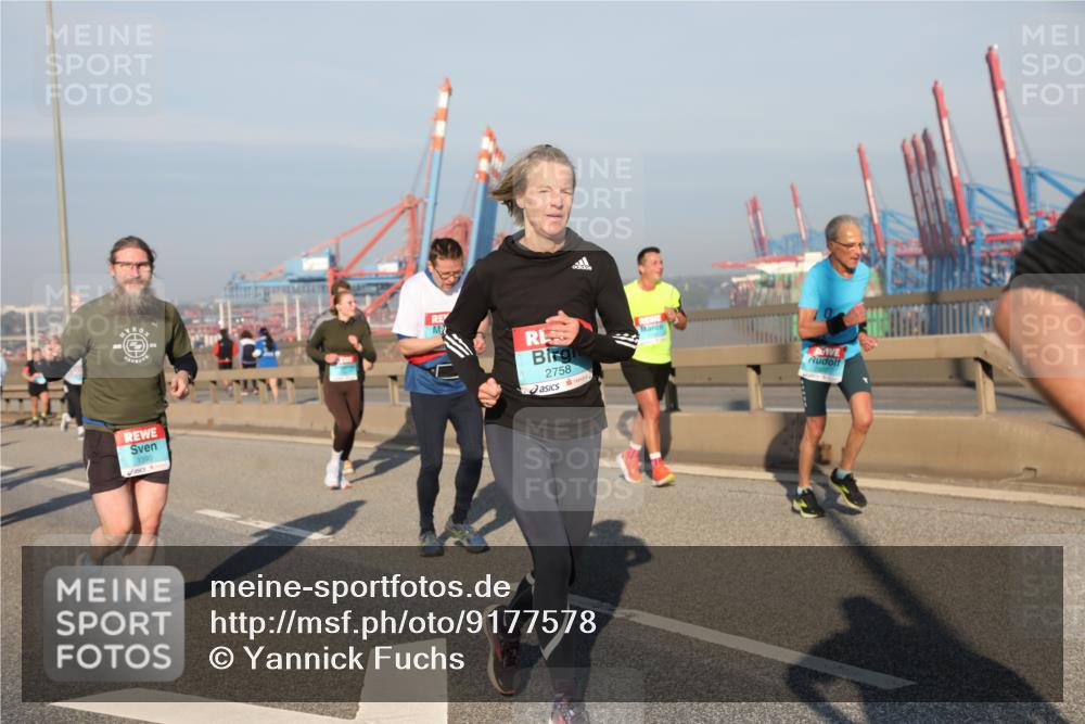 03.10.2025 - Köhlbrandbrückenlauf Yannick Fuchs http://msf.ph/oto/9177578 03.10.2025 08:48:46 Position 2 1390, 2758 meine-sportfotos.de