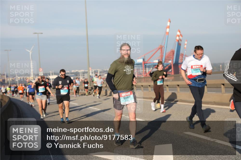 03.10.2025 - Köhlbrandbrückenlauf Yannick Fuchs http://msf.ph/oto/9177583 03.10.2025 08:48:47 Position 2 1390 meine-sportfotos.de