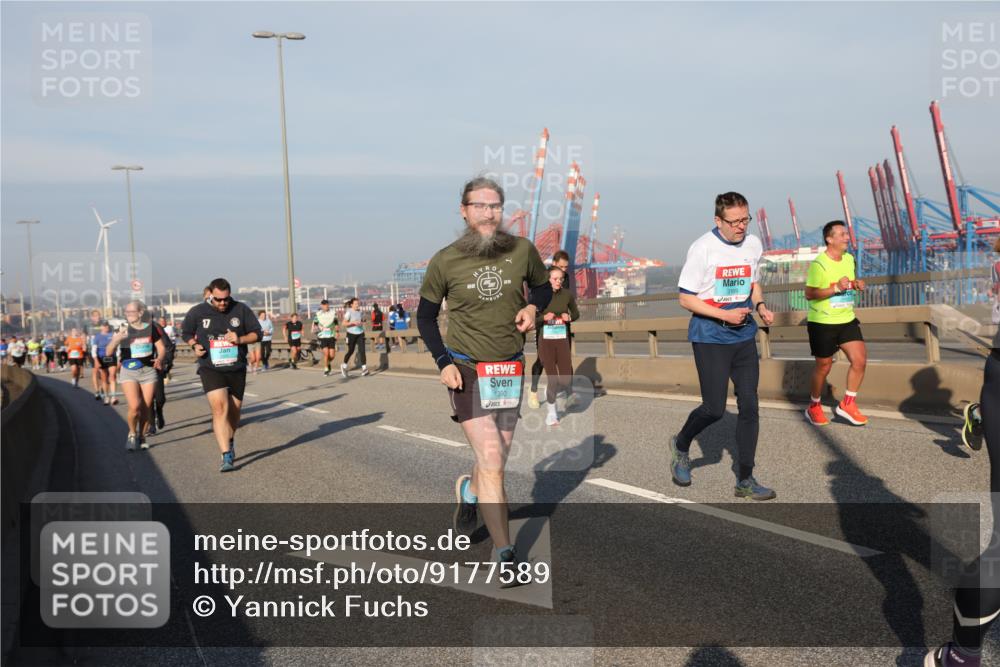03.10.2025 - Köhlbrandbrückenlauf Yannick Fuchs http://msf.ph/oto/9177589 03.10.2025 08:48:47 Position 2 1390 meine-sportfotos.de