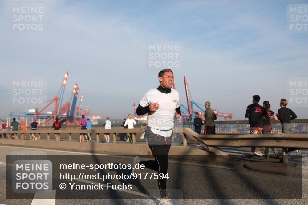 03.10.2025 - Köhlbrandbrückenlauf Yannick Fuchs http://msf.ph/oto/9177594 03.10.2025 08:29:27 Position 1  meine-sportfotos.de