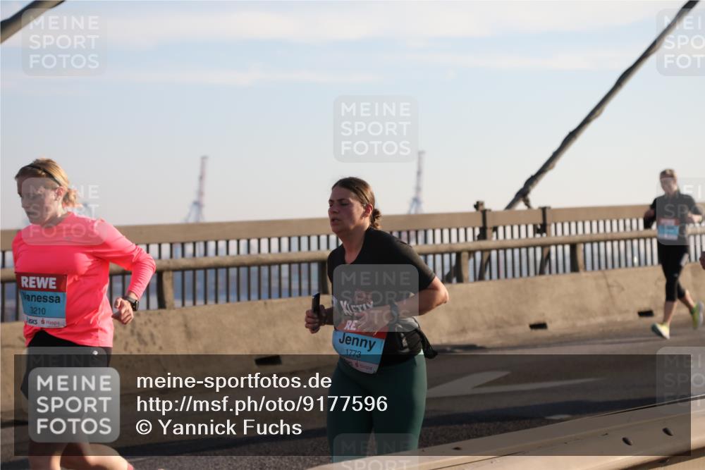 03.10.2025 - Köhlbrandbrückenlauf Yannick Fuchs http://msf.ph/oto/9177596 03.10.2025 08:29:31 Position 1 3210, 1773 meine-sportfotos.de