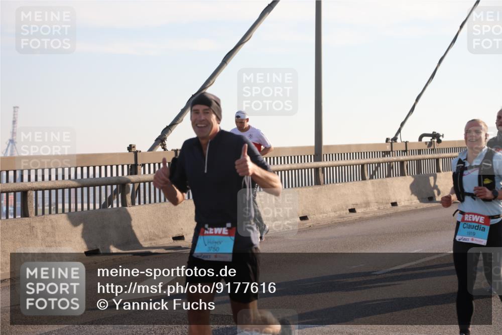 03.10.2025 - Köhlbrandbrückenlauf Yannick Fuchs http://msf.ph/oto/9177616 03.10.2025 08:29:34 Position 1 3750, 1919 meine-sportfotos.de