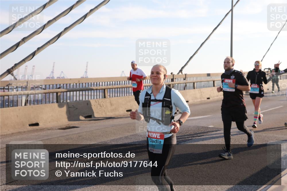 03.10.2025 - Köhlbrandbrückenlauf Yannick Fuchs http://msf.ph/oto/9177644 03.10.2025 08:29:36 Position 1 192 meine-sportfotos.de