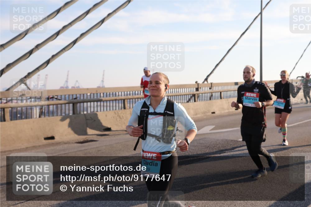 03.10.2025 - Köhlbrandbrückenlauf Yannick Fuchs http://msf.ph/oto/9177647 03.10.2025 08:29:36 Position 1 19, 1921 meine-sportfotos.de