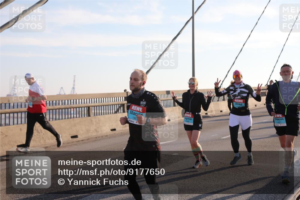 03.10.2025 - Köhlbrandbrückenlauf Yannick Fuchs http://msf.ph/oto/9177650 03.10.2025 08:29:36 Position 1 192, 1636, 1307 meine-sportfotos.de