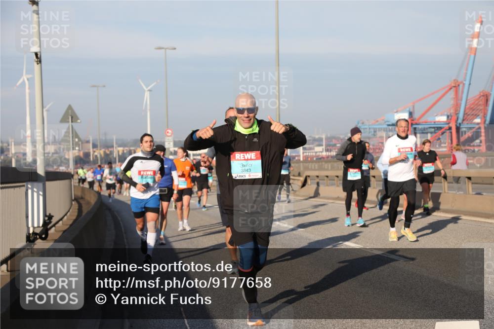 03.10.2025 - Köhlbrandbrückenlauf Yannick Fuchs http://msf.ph/oto/9177658 03.10.2025 08:48:54 Position 2 3843 meine-sportfotos.de
