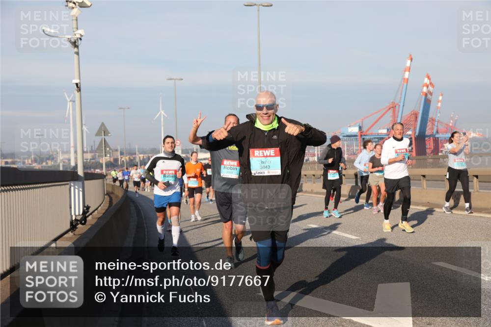 03.10.2025 - Köhlbrandbrückenlauf Yannick Fuchs http://msf.ph/oto/9177667 03.10.2025 08:48:55 Position 2 3069, 3843 meine-sportfotos.de