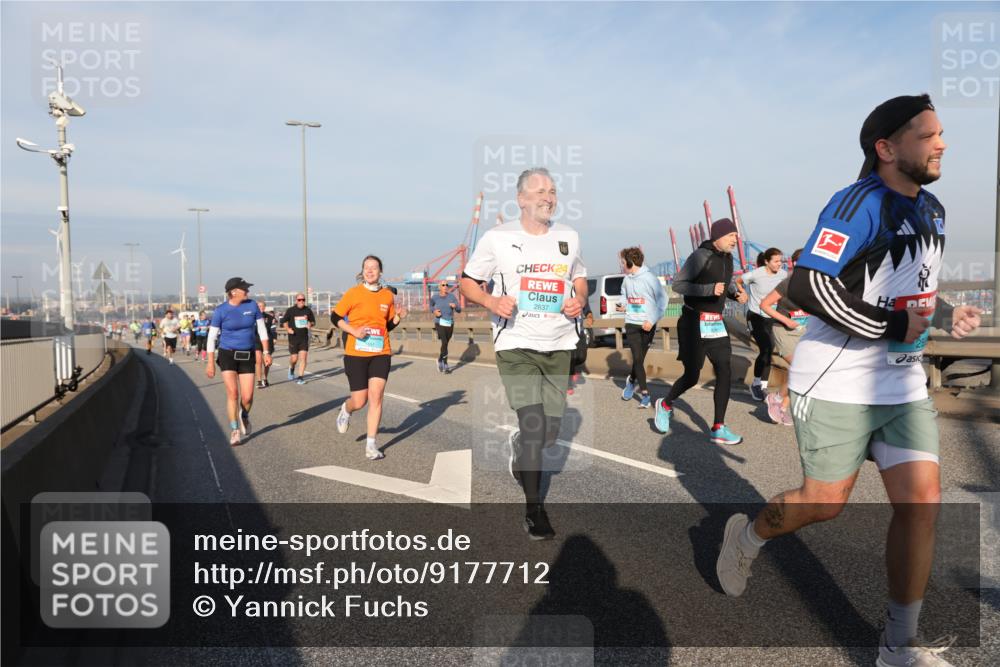 03.10.2025 - Köhlbrandbrückenlauf Yannick Fuchs http://msf.ph/oto/9177712 03.10.2025 08:48:59 Position 2 24, 2837, 28 meine-sportfotos.de