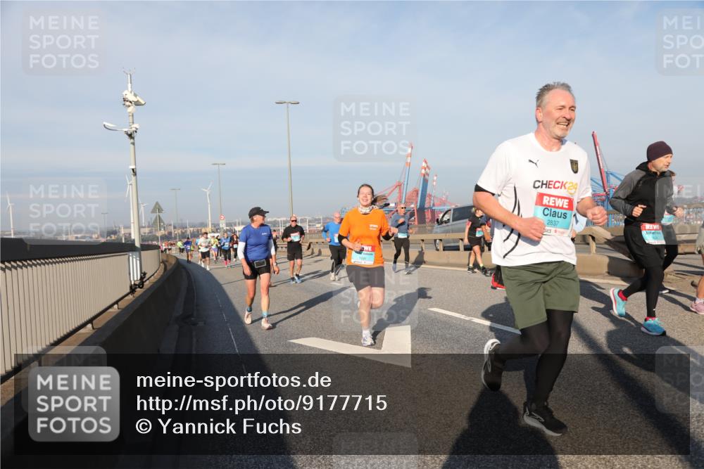 03.10.2025 - Köhlbrandbrückenlauf Yannick Fuchs http://msf.ph/oto/9177715 03.10.2025 08:48:59 Position 2 24, 2837 meine-sportfotos.de