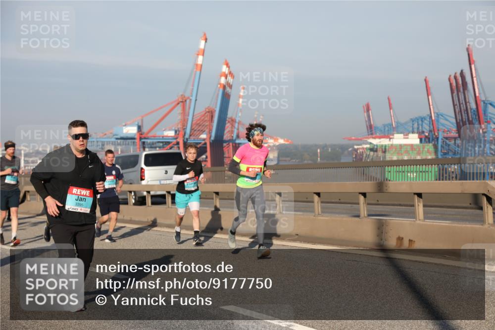 03.10.2025 - Köhlbrandbrückenlauf Yannick Fuchs http://msf.ph/oto/9177750 03.10.2025 08:49:05 Position 2 3395 meine-sportfotos.de