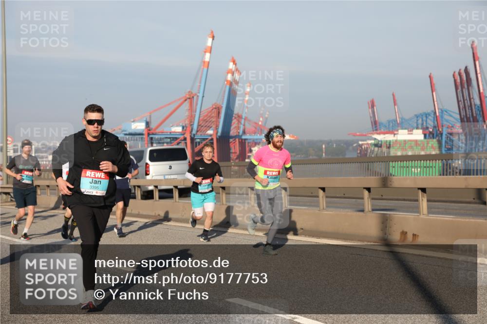 03.10.2025 - Köhlbrandbrückenlauf Yannick Fuchs http://msf.ph/oto/9177753 03.10.2025 08:49:05 Position 2 3395 meine-sportfotos.de