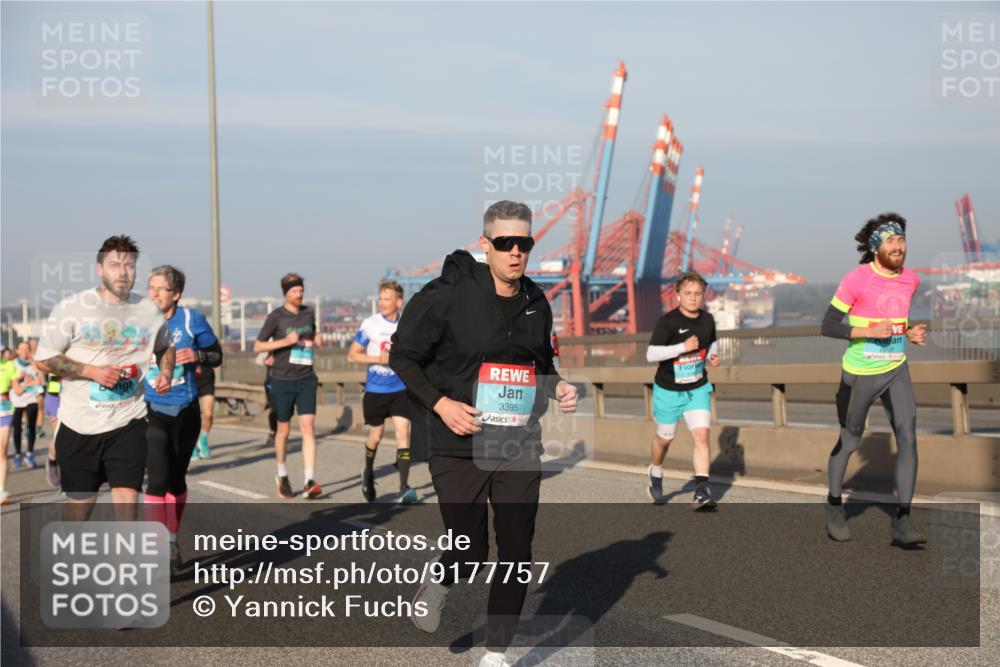 03.10.2025 - Köhlbrandbrückenlauf Yannick Fuchs http://msf.ph/oto/9177757 03.10.2025 08:49:05 Position 2 3395 meine-sportfotos.de