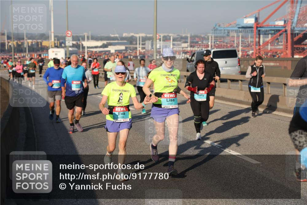 03.10.2025 - Köhlbrandbrückenlauf Yannick Fuchs http://msf.ph/oto/9177780 03.10.2025 08:49:08 Position 2 3107, 3106 meine-sportfotos.de