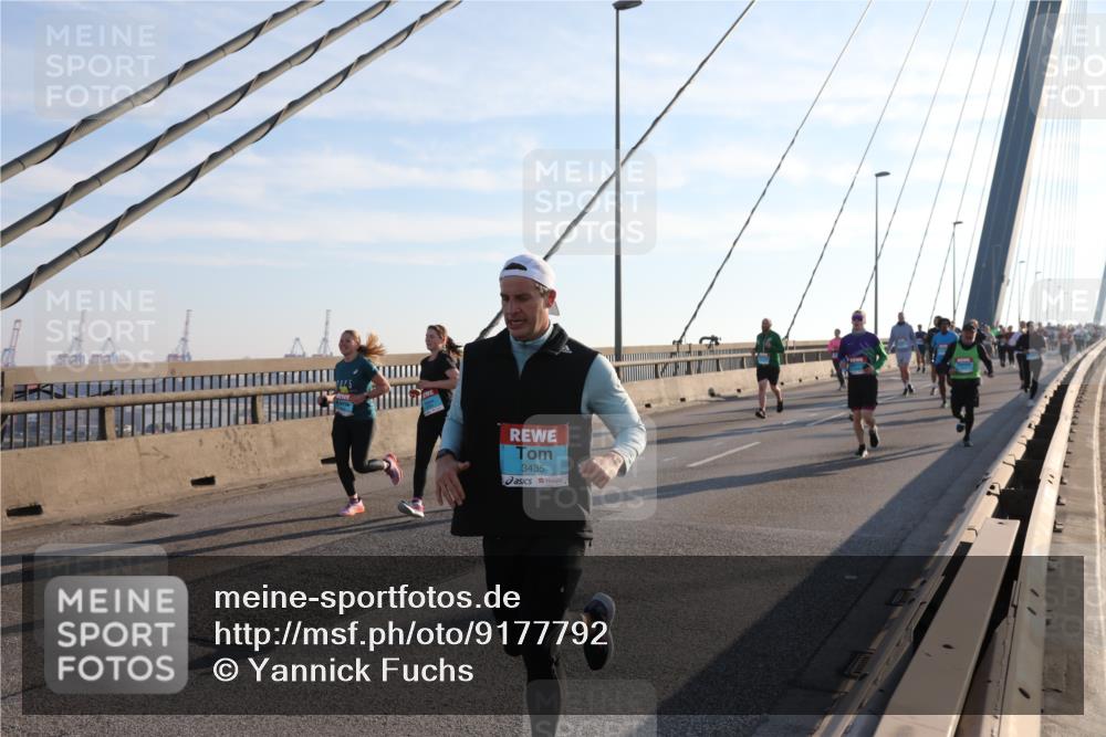 03.10.2025 - Köhlbrandbrückenlauf Yannick Fuchs http://msf.ph/oto/9177792 03.10.2025 08:29:50 Position 1 3435 meine-sportfotos.de