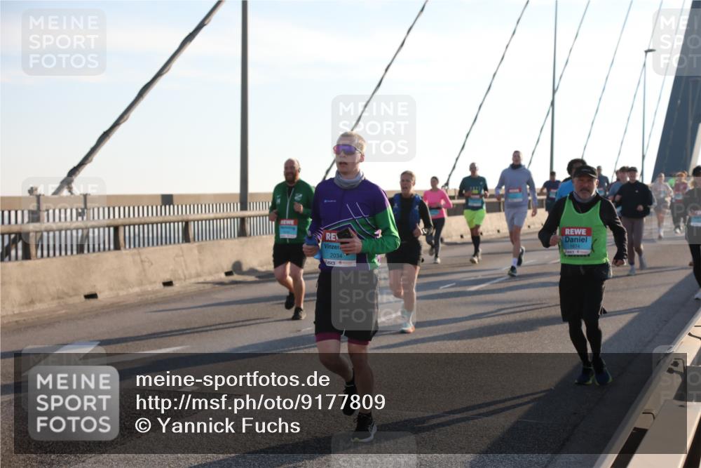03.10.2025 - Köhlbrandbrückenlauf Yannick Fuchs http://msf.ph/oto/9177809 03.10.2025 08:29:51 Position 1 2034, 1674 meine-sportfotos.de