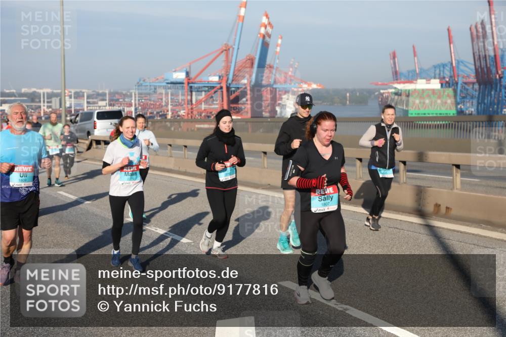 03.10.2025 - Köhlbrandbrückenlauf Yannick Fuchs http://msf.ph/oto/9177816 03.10.2025 08:49:11 Position 2 1809, 1807 meine-sportfotos.de