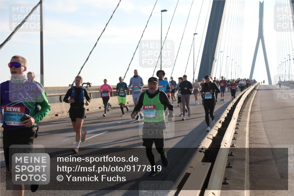 03.10.2025 - Köhlbrandbrückenlauf Yannick Fuchs http://msf.ph/oto/9177819 03.10.2025 08:29:52 Position 1 2034, 1674 meine-sportfotos.de