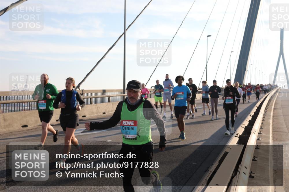 03.10.2025 - Köhlbrandbrückenlauf Yannick Fuchs http://msf.ph/oto/9177828 03.10.2025 08:29:53 Position 1 1674 meine-sportfotos.de