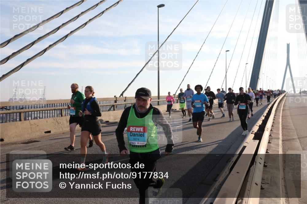 03.10.2025 - Köhlbrandbrückenlauf Yannick Fuchs http://msf.ph/oto/9177834 03.10.2025 08:29:54 Position 1 1674 meine-sportfotos.de