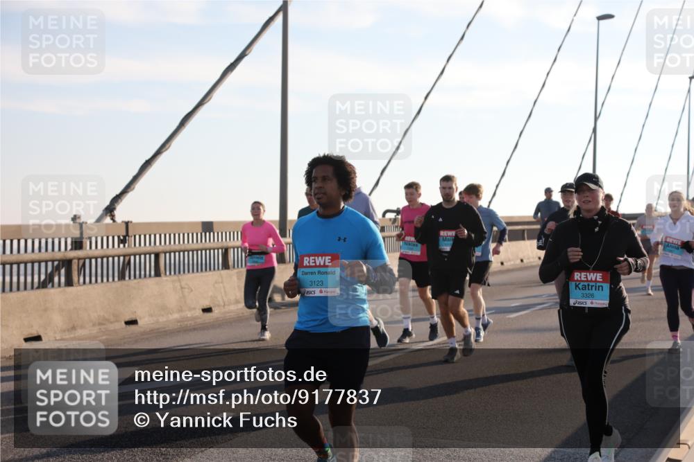 03.10.2025 - Köhlbrandbrückenlauf Yannick Fuchs http://msf.ph/oto/9177837 03.10.2025 08:29:54 Position 1 3123, 3326 meine-sportfotos.de