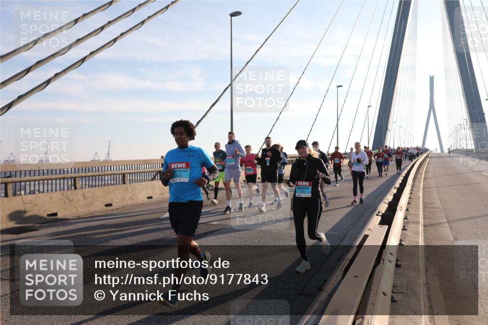 03.10.2025 - Köhlbrandbrückenlauf Yannick Fuchs http://msf.ph/oto/9177843 03.10.2025 08:29:55 Position 1 3123 meine-sportfotos.de