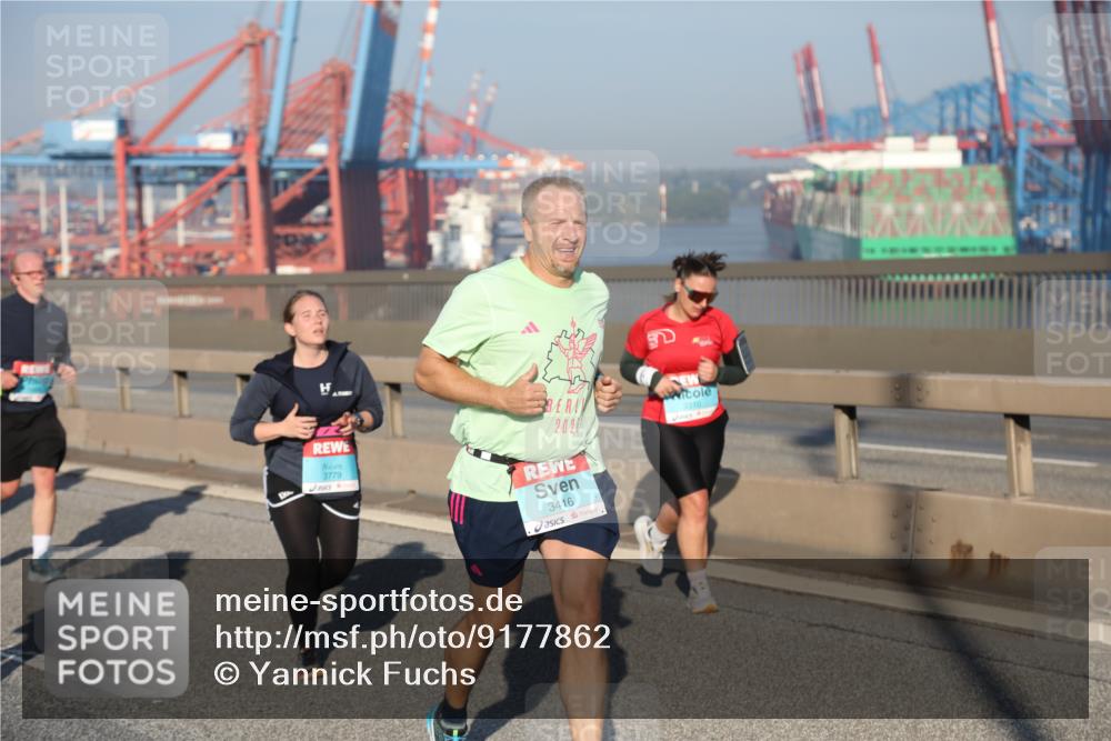 03.10.2025 - Köhlbrandbrückenlauf Yannick Fuchs http://msf.ph/oto/9177862 03.10.2025 08:49:16 Position 2 3779, 2020, 3416, 3310 meine-sportfotos.de