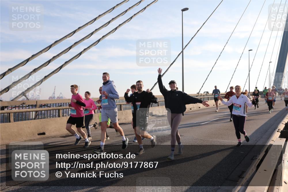 03.10.2025 - Köhlbrandbrückenlauf Yannick Fuchs http://msf.ph/oto/9177867 03.10.2025 08:29:57 Position 1  meine-sportfotos.de
