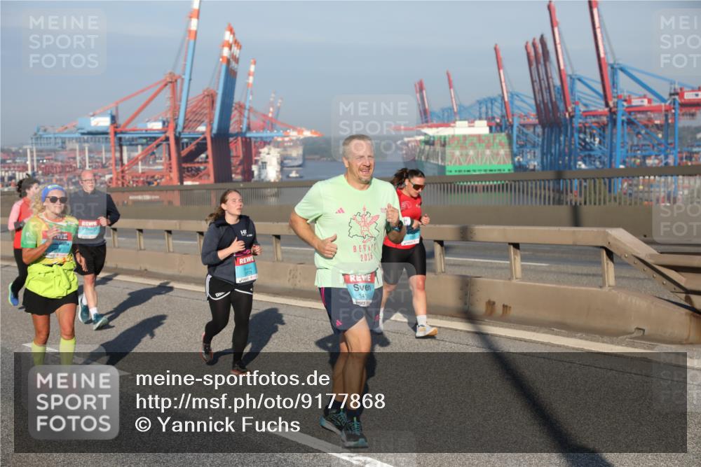03.10.2025 - Köhlbrandbrückenlauf Yannick Fuchs http://msf.ph/oto/9177868 03.10.2025 08:49:17 Position 2 3779, 2016, 3416 meine-sportfotos.de