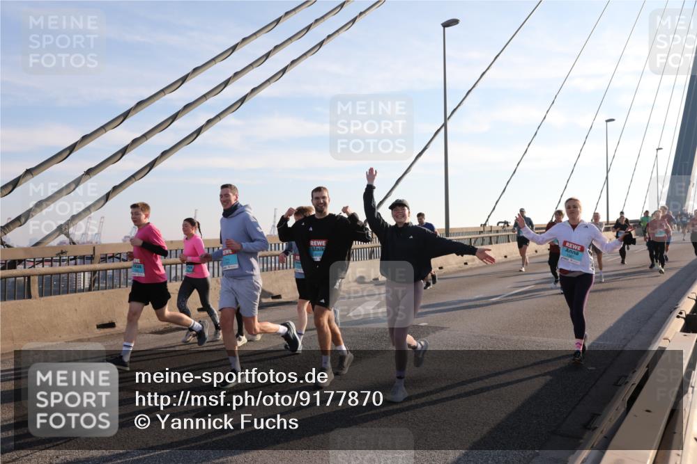 03.10.2025 - Köhlbrandbrückenlauf Yannick Fuchs http://msf.ph/oto/9177870 03.10.2025 08:29:57 Position 1  meine-sportfotos.de