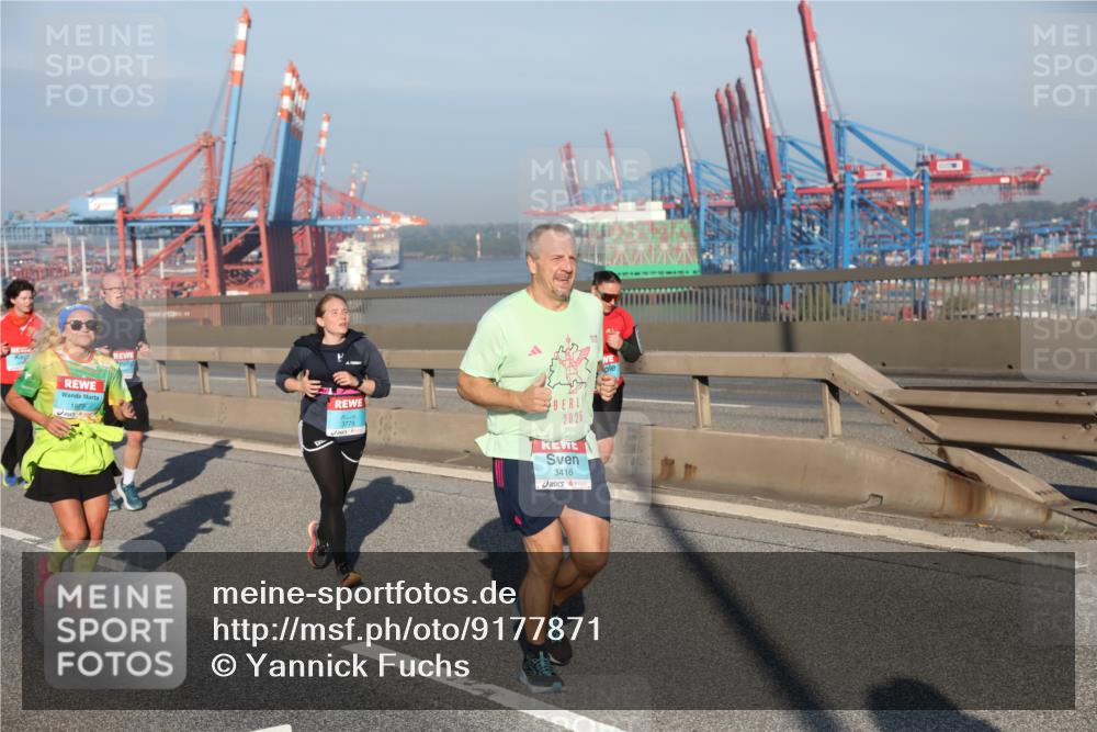 03.10.2025 - Köhlbrandbrückenlauf Yannick Fuchs http://msf.ph/oto/9177871 03.10.2025 08:49:17 Position 2 1879, 2025, 3416 meine-sportfotos.de