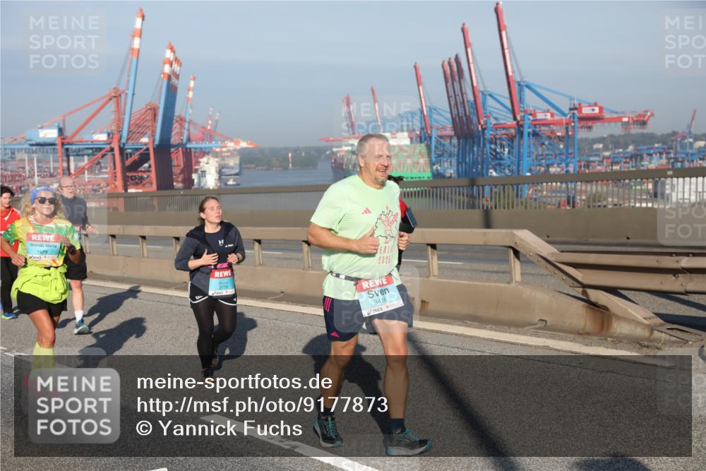 03.10.2025 - Köhlbrandbrückenlauf Yannick Fuchs http://msf.ph/oto/9177873 03.10.2025 08:49:17 Position 2 1879, 3779, 2025, 3416 meine-sportfotos.de