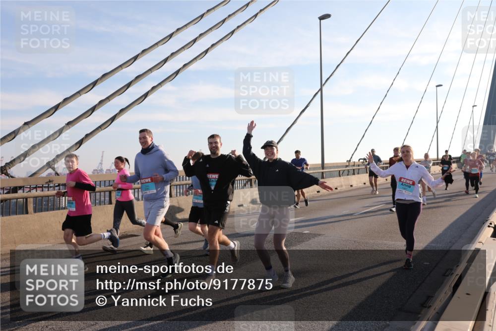 03.10.2025 - Köhlbrandbrückenlauf Yannick Fuchs http://msf.ph/oto/9177875 03.10.2025 08:29:57 Position 1  meine-sportfotos.de