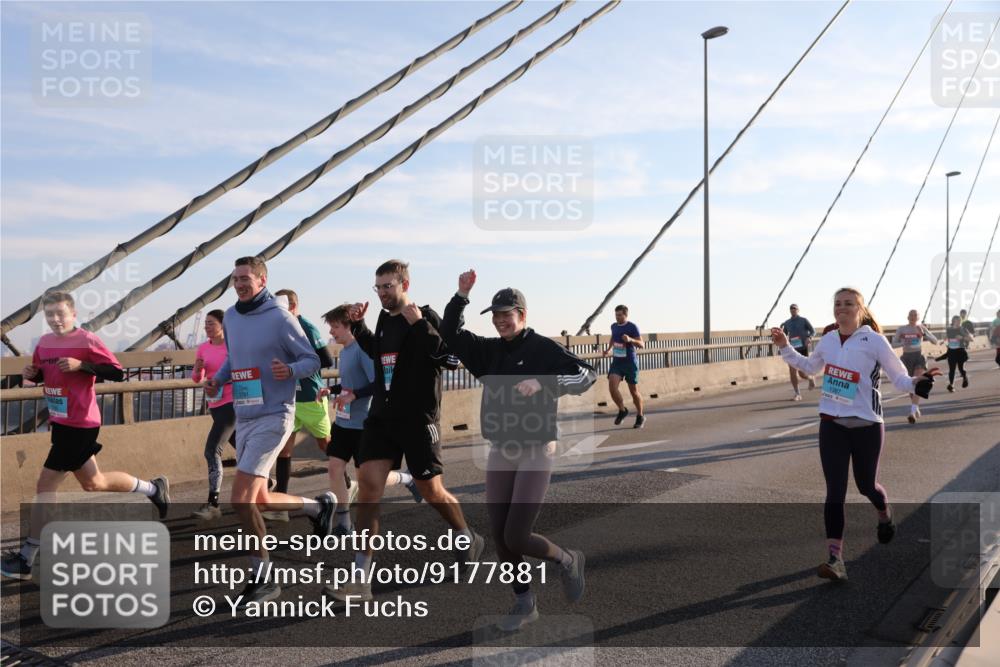 03.10.2025 - Köhlbrandbrückenlauf Yannick Fuchs http://msf.ph/oto/9177881 03.10.2025 08:29:57 Position 1  meine-sportfotos.de