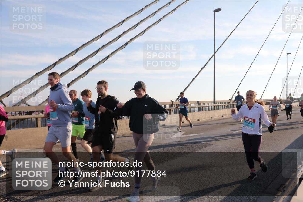 03.10.2025 - Köhlbrandbrückenlauf Yannick Fuchs http://msf.ph/oto/9177884 03.10.2025 08:29:57 Position 1 1387 meine-sportfotos.de
