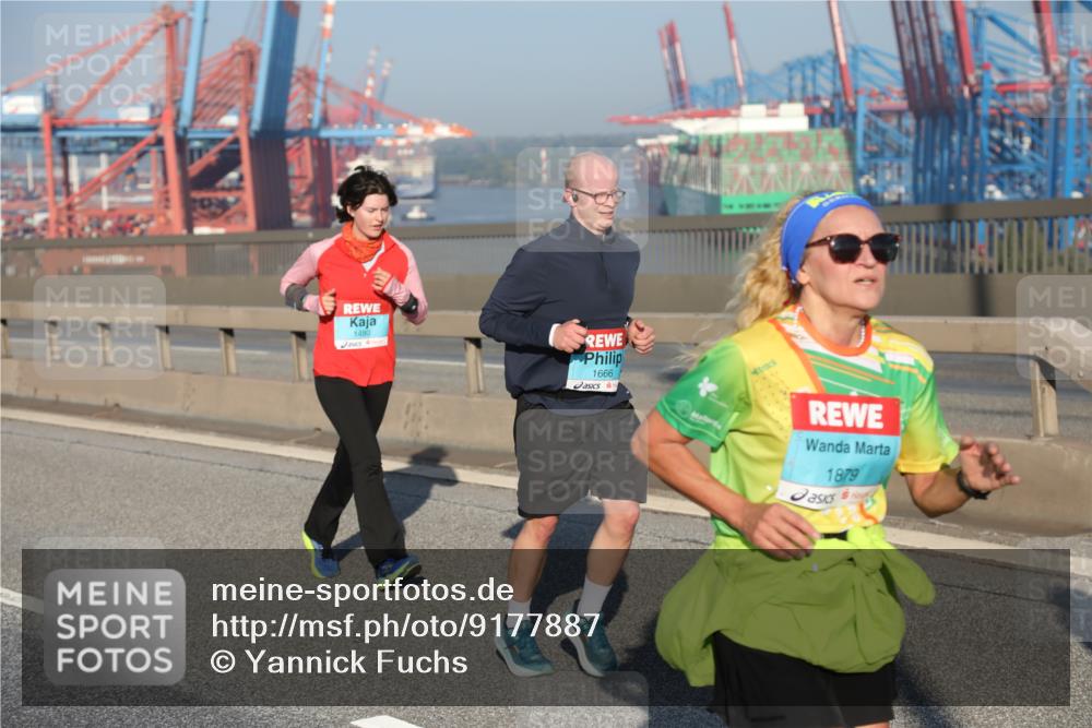 03.10.2025 - Köhlbrandbrückenlauf Yannick Fuchs http://msf.ph/oto/9177887 03.10.2025 08:49:19 Position 2 1480, 1666, 1879 meine-sportfotos.de
