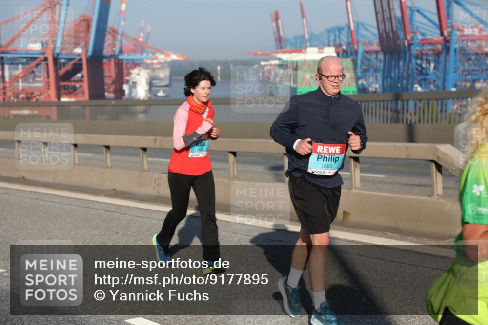 03.10.2025 - Köhlbrandbrückenlauf Yannick Fuchs http://msf.ph/oto/9177895 03.10.2025 08:49:19 Position 2 1666 meine-sportfotos.de