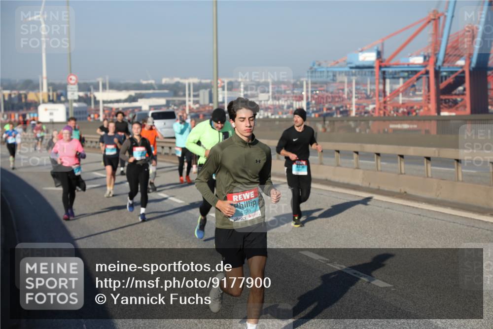 03.10.2025 - Köhlbrandbrückenlauf Yannick Fuchs http://msf.ph/oto/9177900 03.10.2025 08:49:20 Position 2 738 meine-sportfotos.de