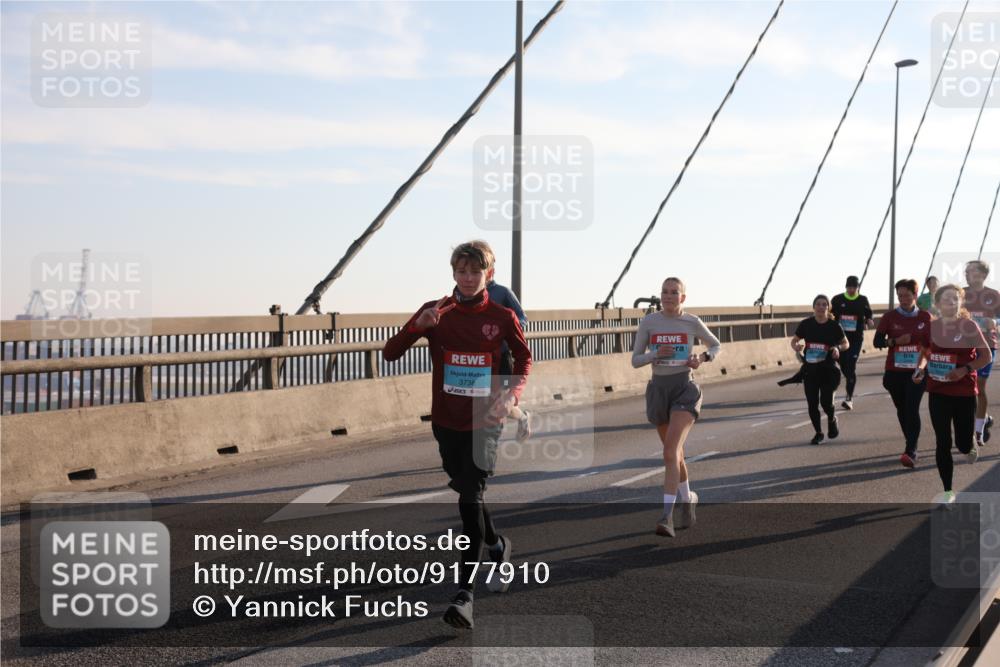 03.10.2025 - Köhlbrandbrückenlauf Yannick Fuchs http://msf.ph/oto/9177910 03.10.2025 08:29:59 Position 1 3738 meine-sportfotos.de