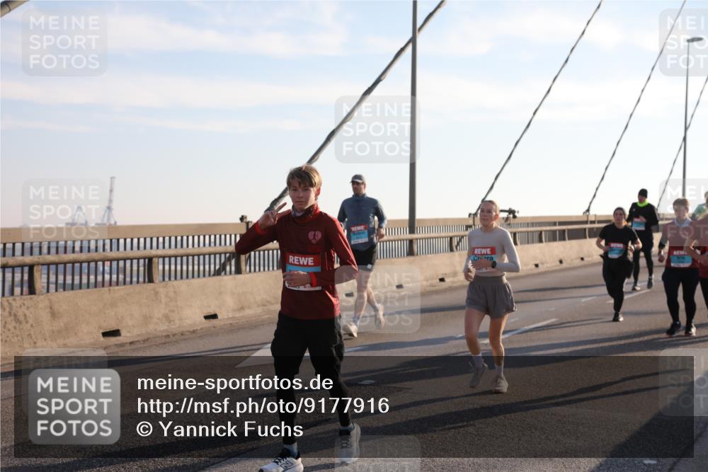 03.10.2025 - Köhlbrandbrückenlauf Yannick Fuchs http://msf.ph/oto/9177916 03.10.2025 08:29:59 Position 1  meine-sportfotos.de