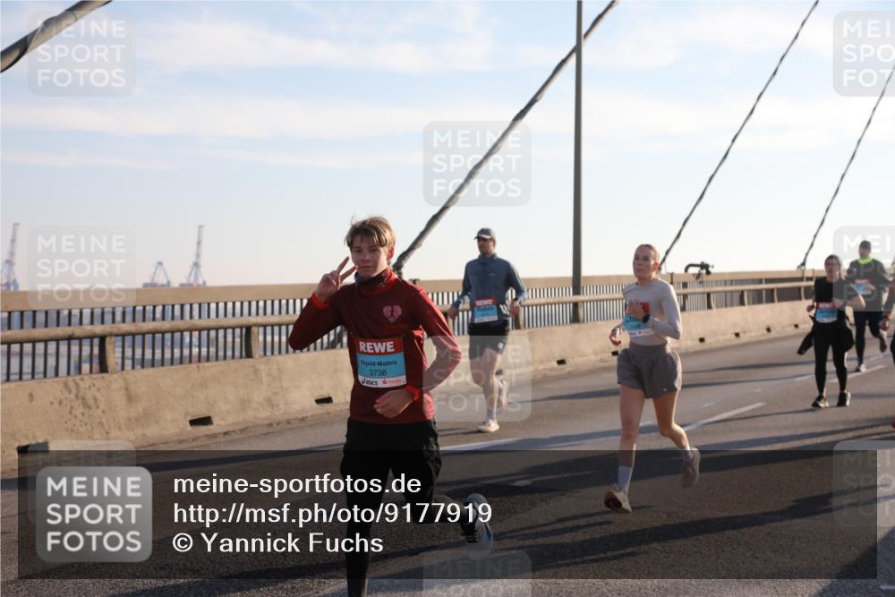 03.10.2025 - Köhlbrandbrückenlauf Yannick Fuchs http://msf.ph/oto/9177919 03.10.2025 08:29:59 Position 1 3738 meine-sportfotos.de