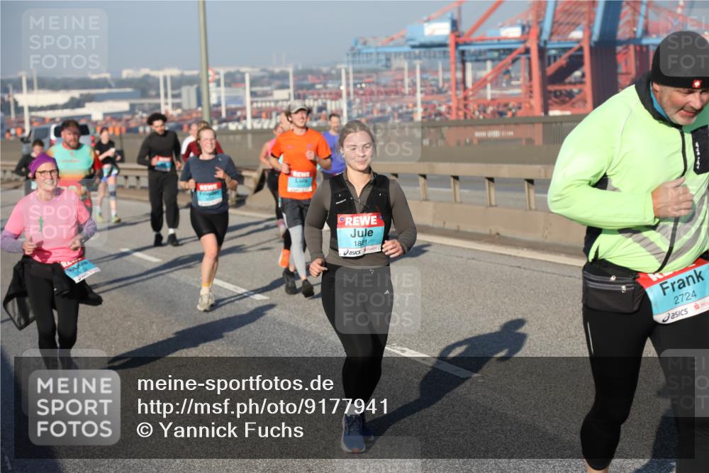 03.10.2025 - Köhlbrandbrückenlauf Yannick Fuchs http://msf.ph/oto/9177941 03.10.2025 08:49:24 Position 2 1821, 2724 meine-sportfotos.de