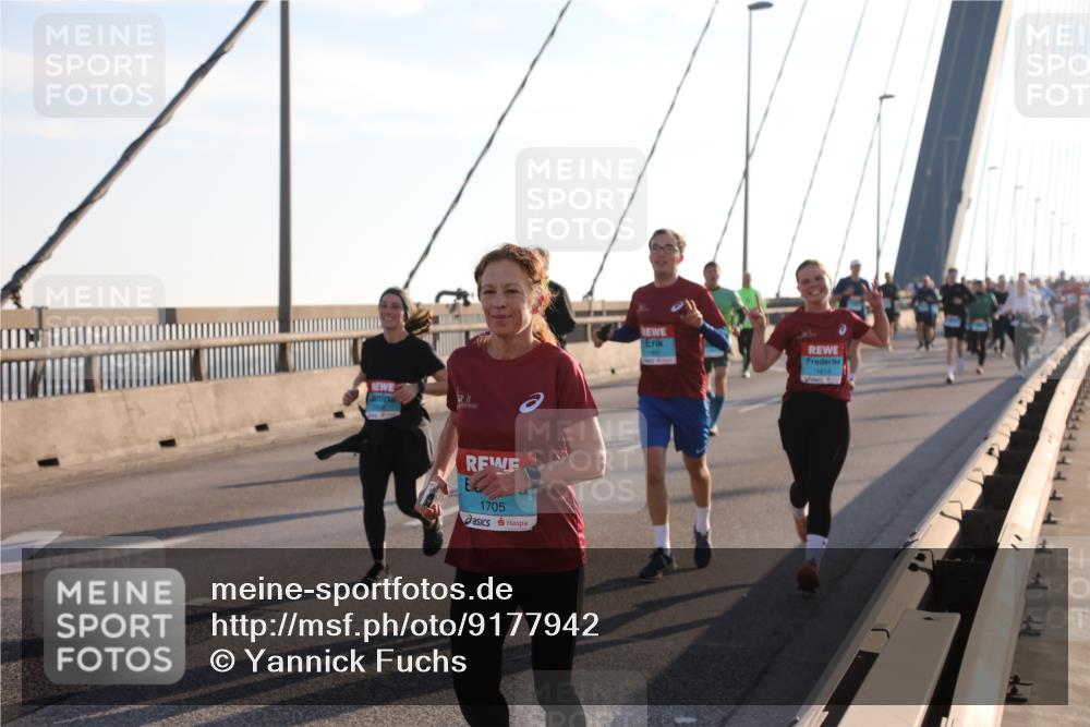 03.10.2025 - Köhlbrandbrückenlauf Yannick Fuchs http://msf.ph/oto/9177942 03.10.2025 08:30:01 Position 1 1705, 1818 meine-sportfotos.de