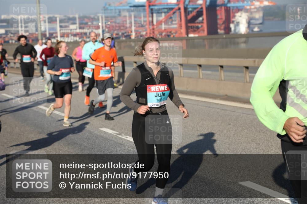 03.10.2025 - Köhlbrandbrückenlauf Yannick Fuchs http://msf.ph/oto/9177950 03.10.2025 08:49:24 Position 2 181 meine-sportfotos.de