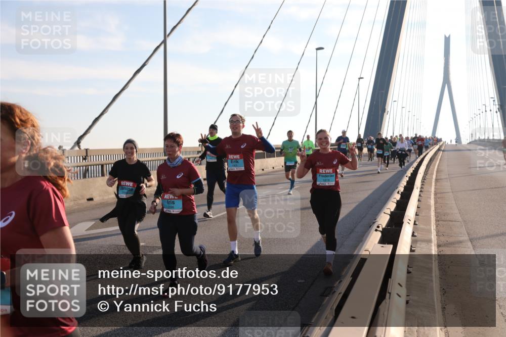 03.10.2025 - Köhlbrandbrückenlauf Yannick Fuchs http://msf.ph/oto/9177953 03.10.2025 08:30:01 Position 1 3596, 1818 meine-sportfotos.de