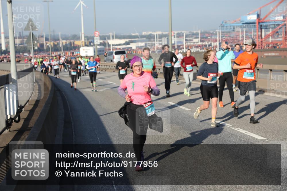 03.10.2025 - Köhlbrandbrückenlauf Yannick Fuchs http://msf.ph/oto/9177956 03.10.2025 08:49:25 Position 2 3214 meine-sportfotos.de