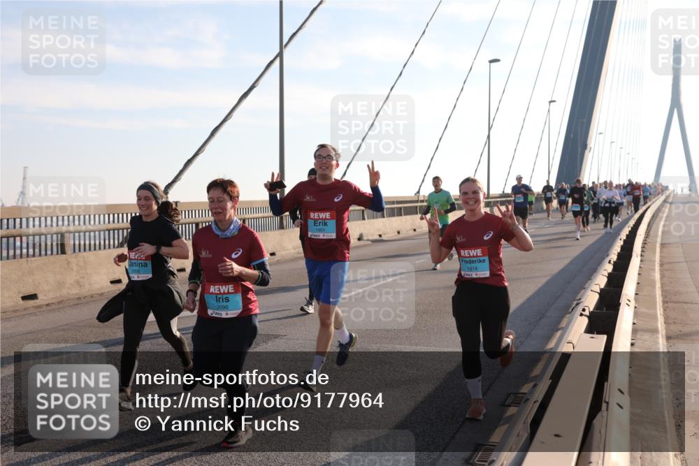 03.10.2025 - Köhlbrandbrückenlauf Yannick Fuchs http://msf.ph/oto/9177964 03.10.2025 08:30:02 Position 1 3068, 3596, 121, 1901, 1818 meine-sportfotos.de