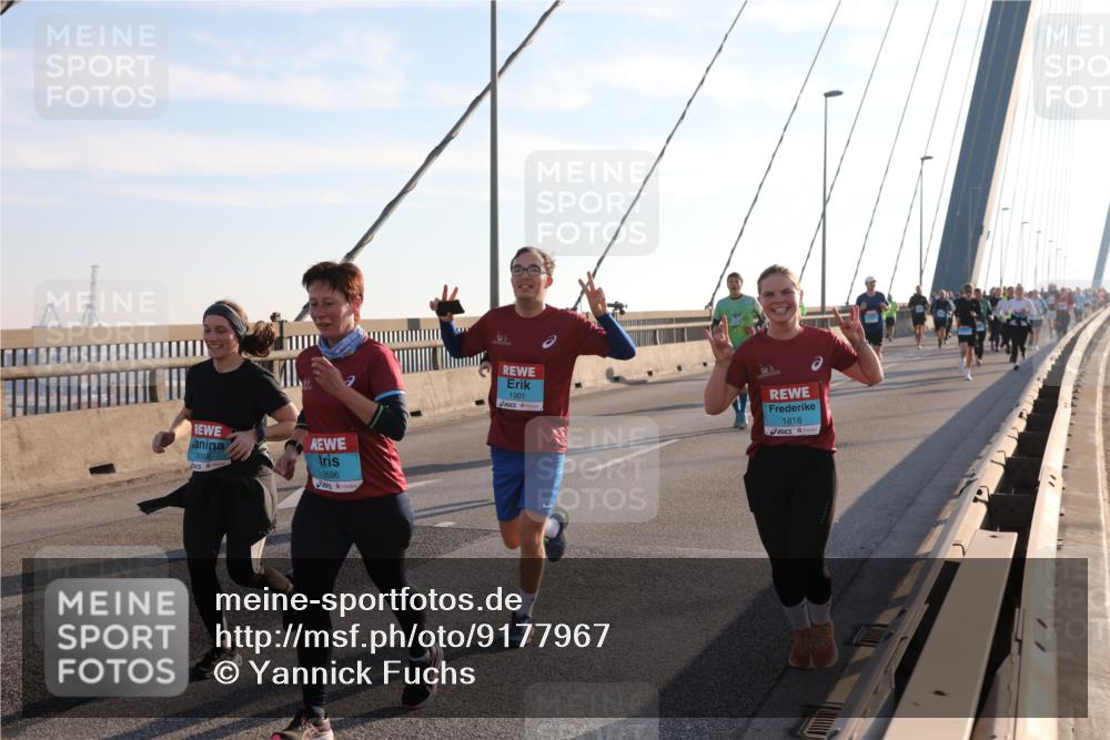 03.10.2025 - Köhlbrandbrückenlauf Yannick Fuchs http://msf.ph/oto/9177967 03.10.2025 08:30:02 Position 1 3596, 1901, 1818 meine-sportfotos.de